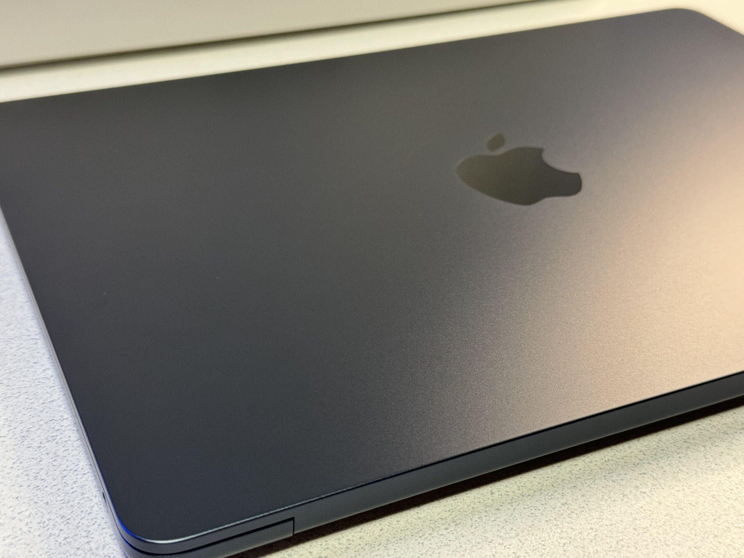 MacBook Air M3 レビュー軽量さと高性能の完璧な融合